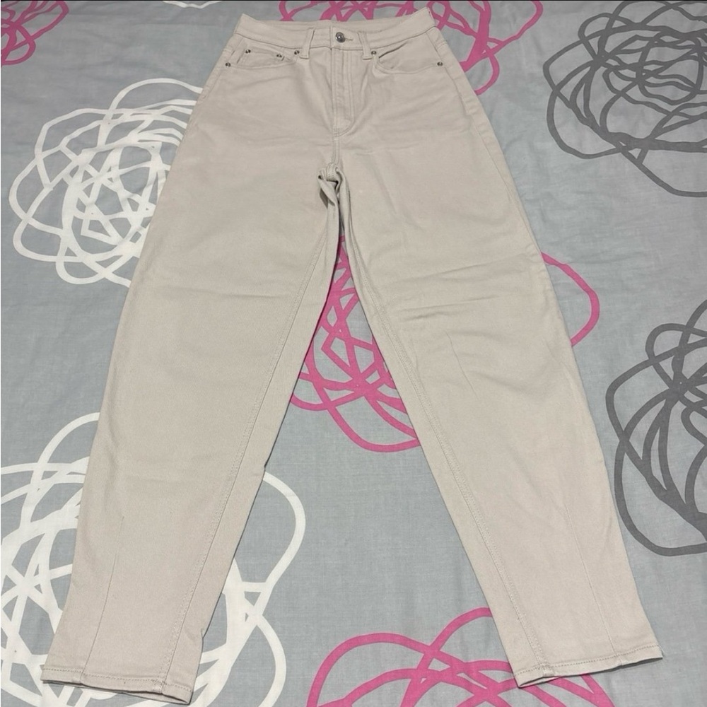 H&M High-Rise Beige Mom Jeans
